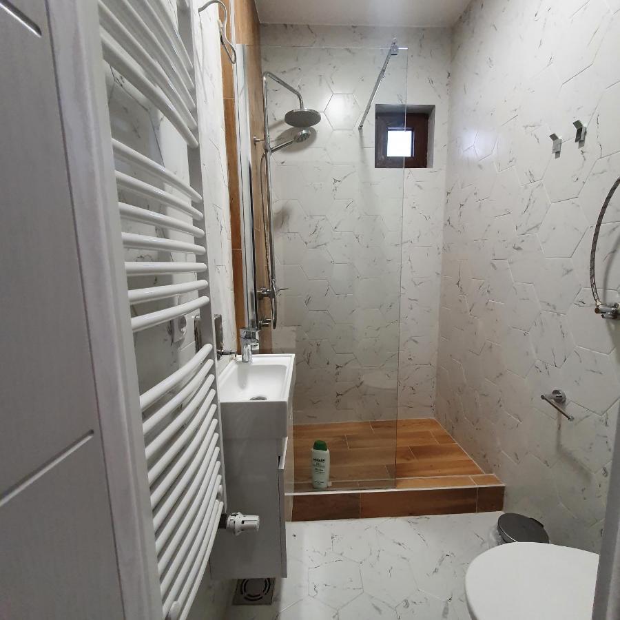 Che Private Rooms Banovci Novi Banovci Exterior photo